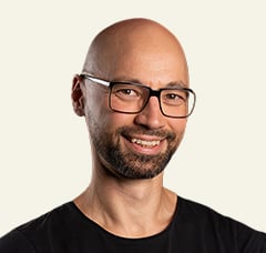 Julius Manni, Vincit