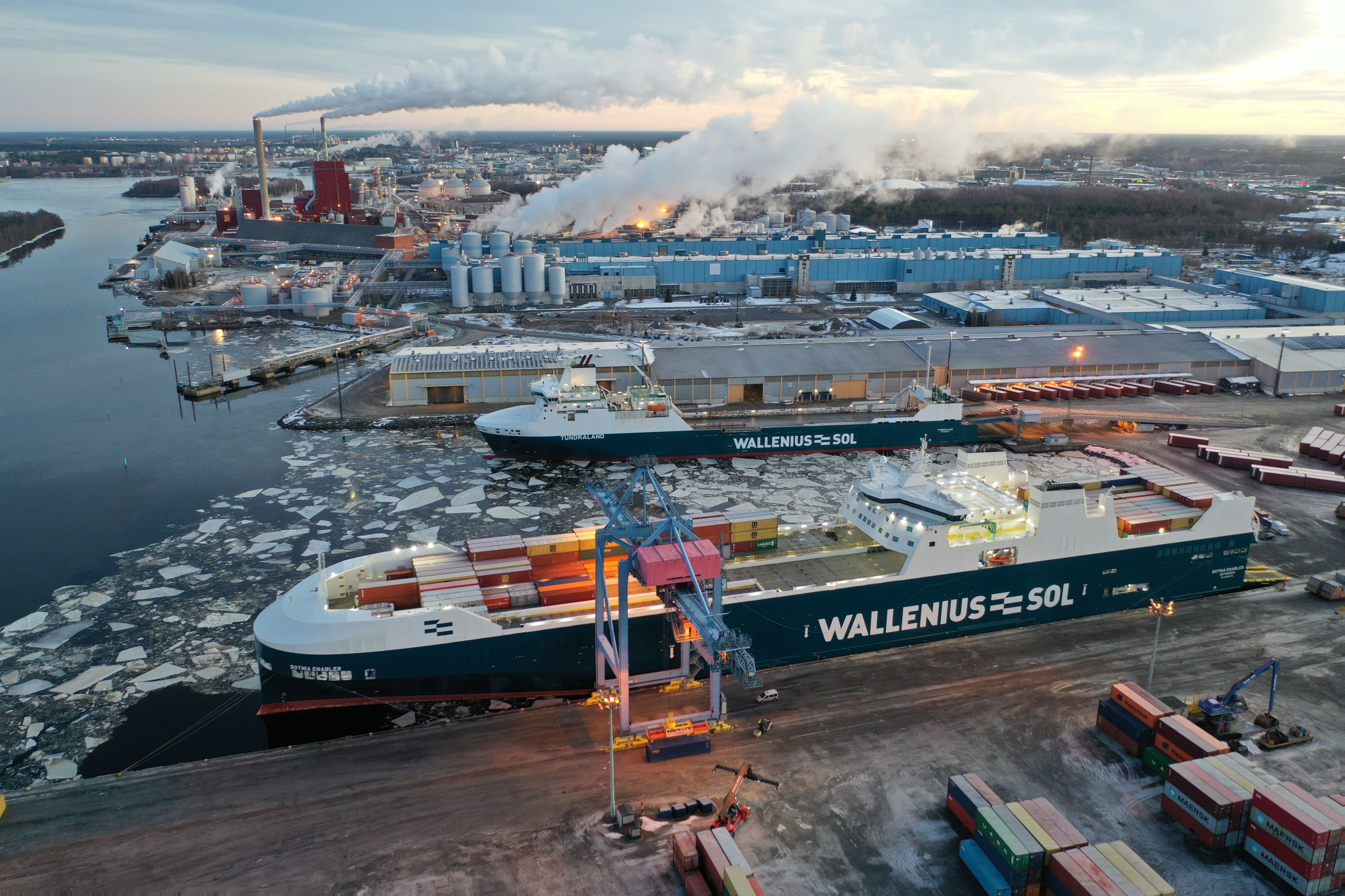 port of oulu, two big ships on the docks