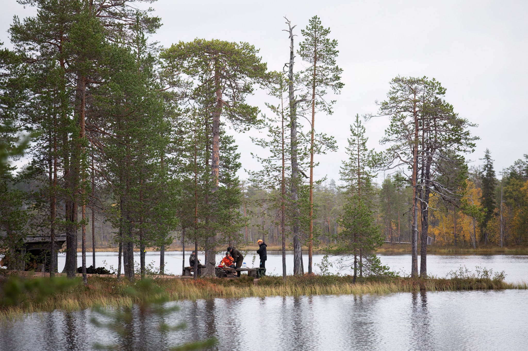 maisema-rovaniemi-taukopaikka-metsastajat-katri-lehtola-keksi